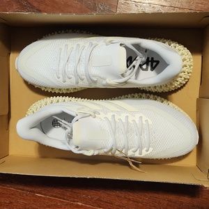NEW! ADIDAS SNEAKER. 4DFWD 2. Size 9.5